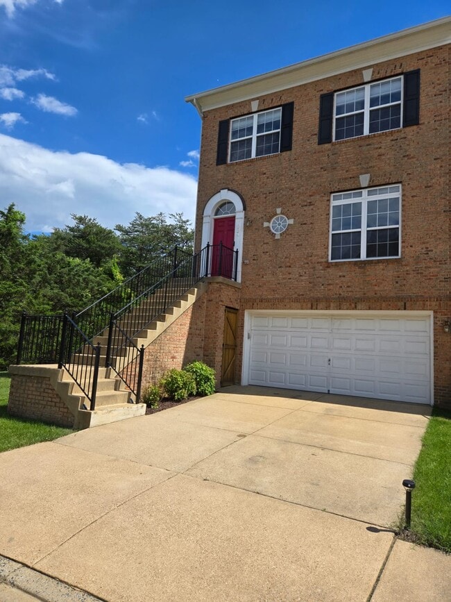 Primary Photo - 7334 Hampton Manor Pl
