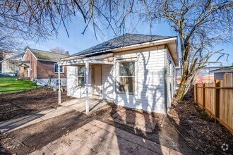 Building Photo - Remodeled 2 Bedroom Home Near WSU & Downto...