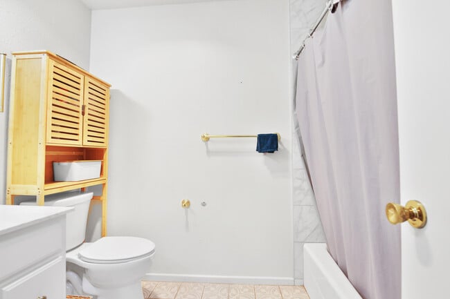 Building Photo - 5625 Amherst St