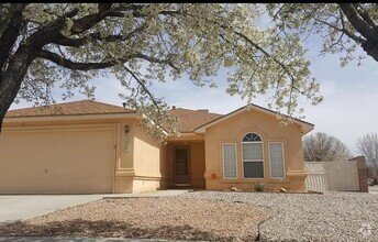 Building Photo - Nice and cozy single story house