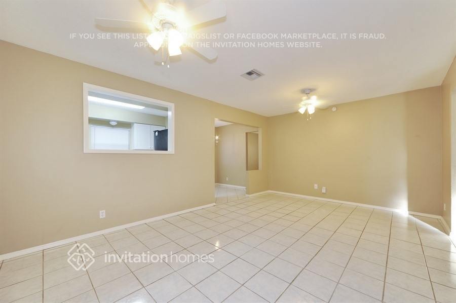Building Photo - 2213 Boxwood Way