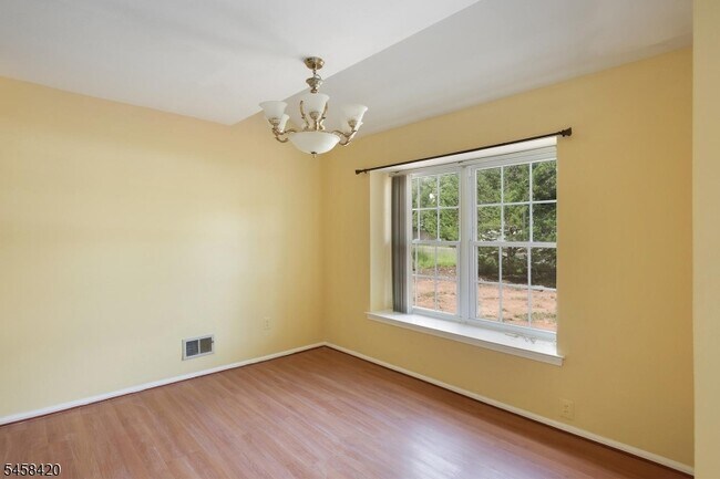 Building Photo - 44 Whitby Cir
