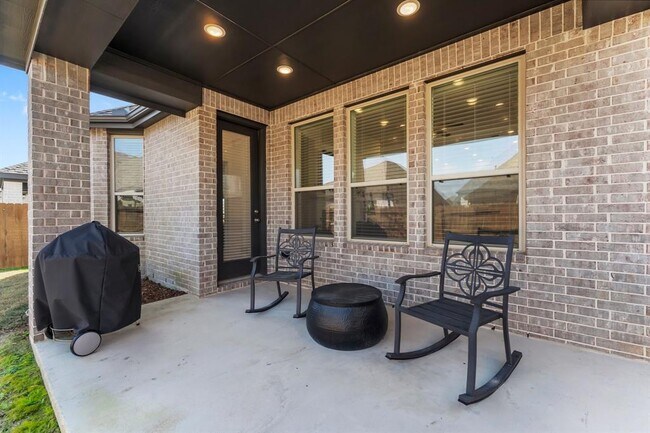 Building Photo - 15823 Bird of Paradise Dr