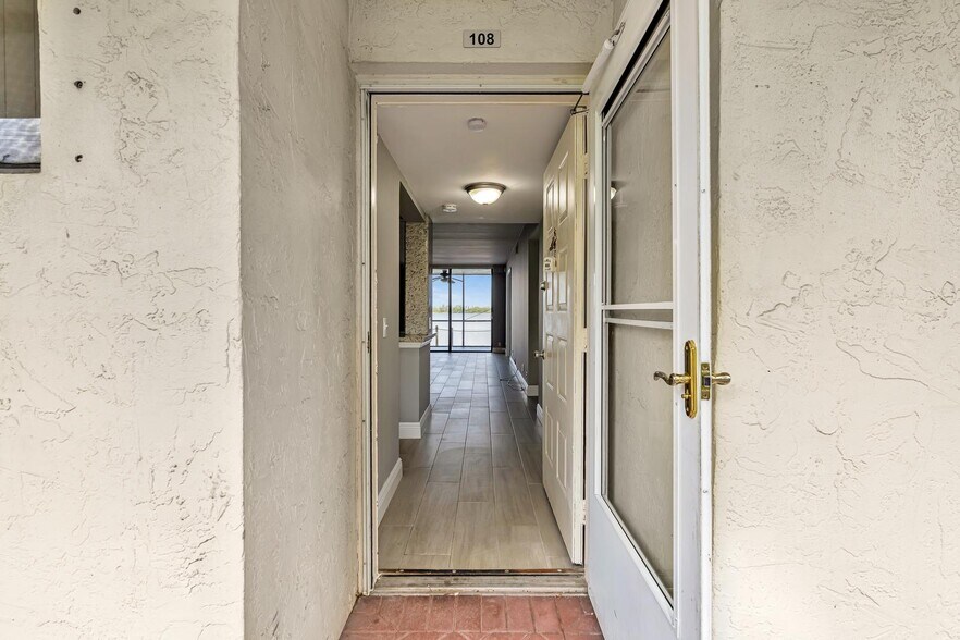 Building Photo - 109 Lake Emerald Dr