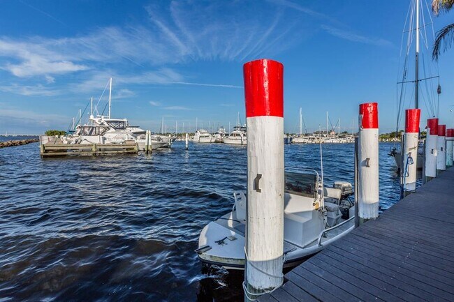 Building Photo - 26333 Nadir Rd