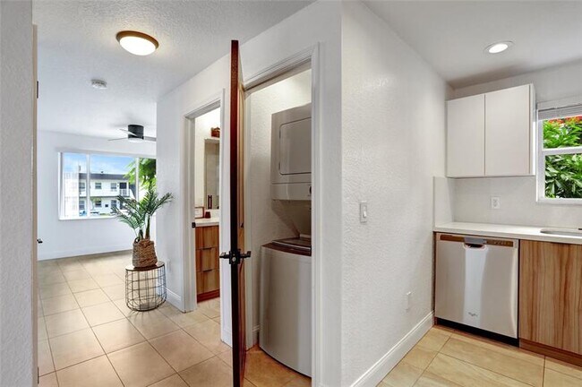 Building Photo - 3661 NE 11th Ave