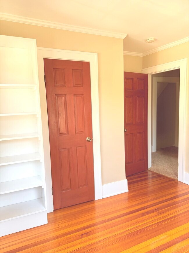 Building Photo - 91 Lacy St