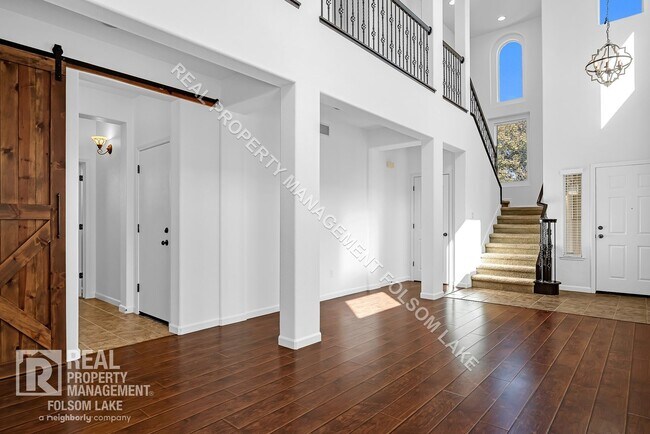 Building Photo - Spacious 4 bedroom 3 bath home in Anatolia