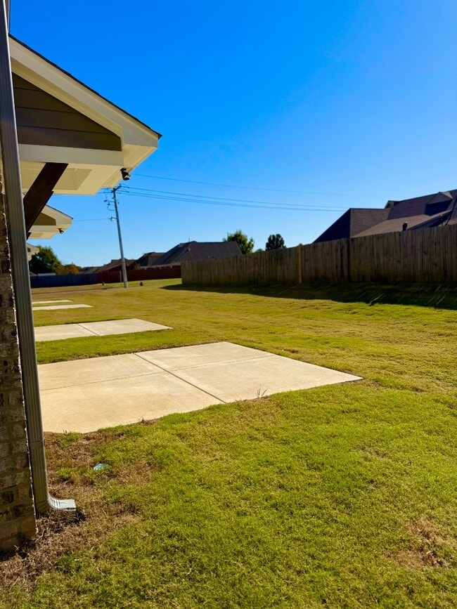 Building Photo - 4377 Ravenwood Park W