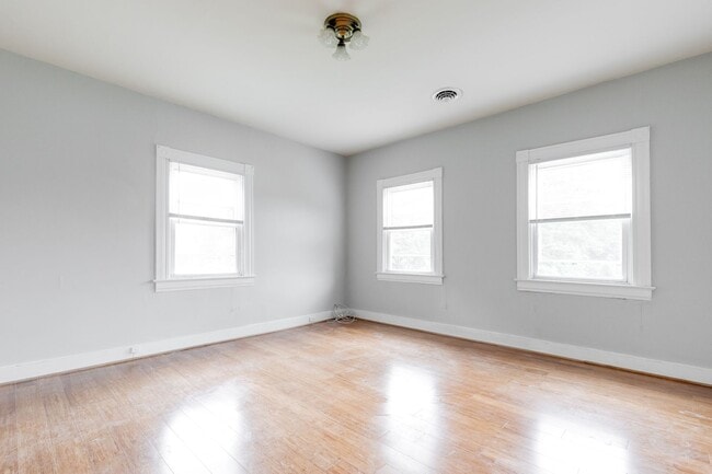 Building Photo - Large West End Rental off of Three Chopt R...