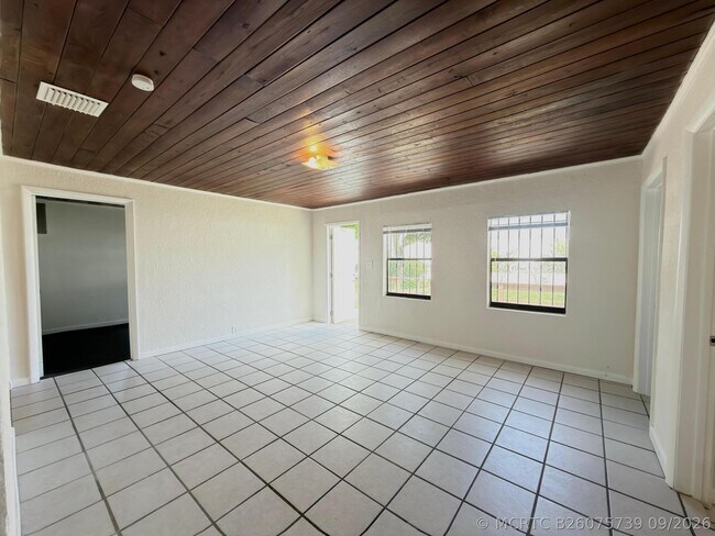 Building Photo - 706 23rd St