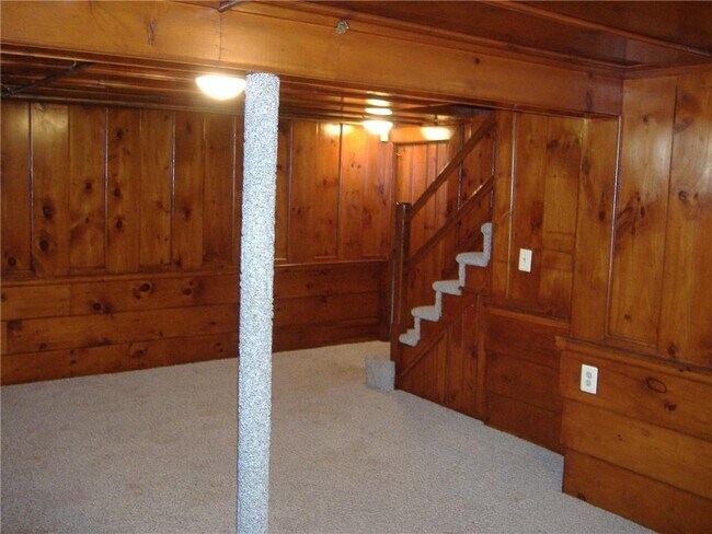 Building Photo - 18 Burnside St