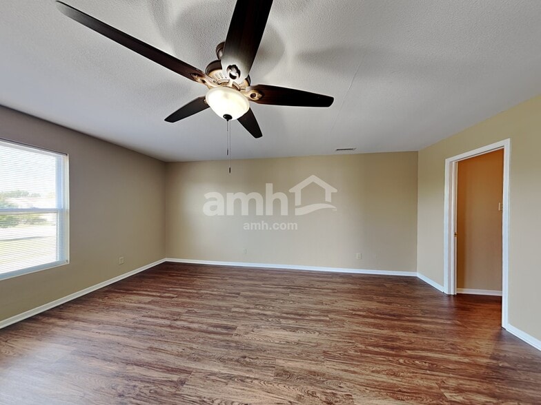 Building Photo - 8441 Wheatfield Dr