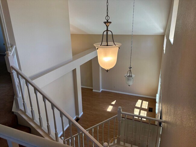 Building Photo - Beautiful Two-Story Home in highly desirab...