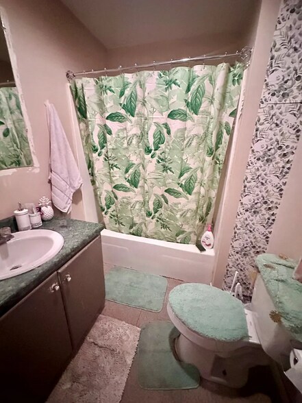 Building Photo - 1096 Fountain St