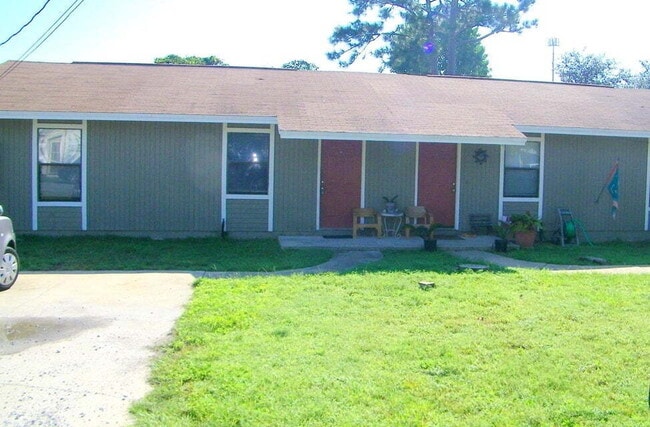 Primary Photo - "Charming 2-Bedroom Apartment Retreat in M...