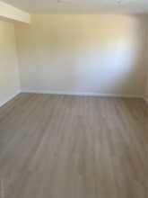 Building Photo - 47 Bowling Ln
