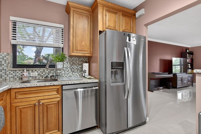 Building Photo - 4483 Carambola Cir S