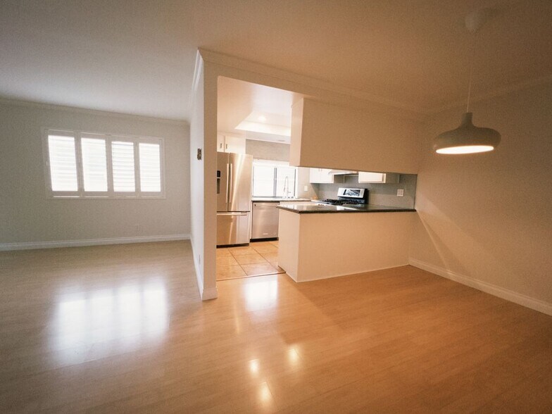 Building Photo - 1236 Wellesley Ave