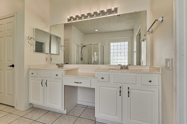 Building Photo - 98 N Country Gate Cir