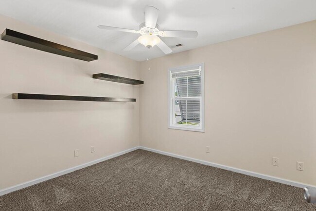 Building Photo - Beautiful Townhome with BEACH Convenience!