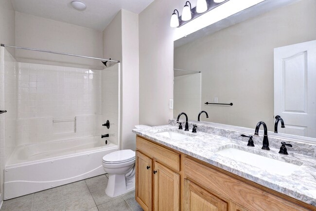 Building Photo - 130 Ellis Dr