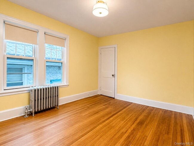 Building Photo - 42 Crestview St