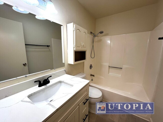 Building Photo - Capitola Gem: 2Bd/1Ba Ground Floor Apartme...