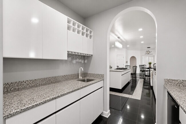 Building Photo - 14 Pentwater Dr
