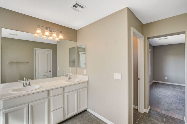 Building Photo - Beautiful Two-Story Home in Gated Cortona – Southern Highlands!