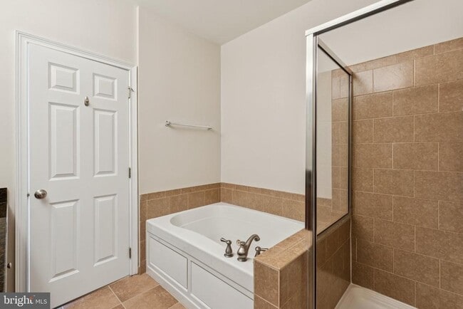 Building Photo - 105 Captains Way