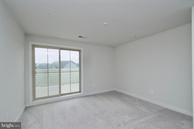 Building Photo - 10810 Norbourne Farm Rd
