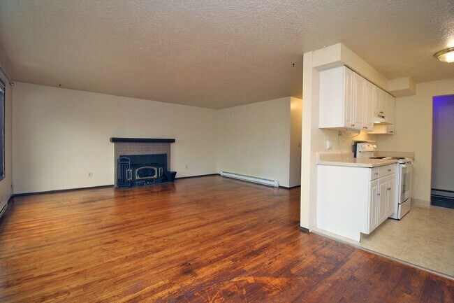 Building Photo - Cute and Ideal 3 Bedroom Ranch Style House...