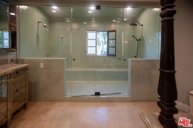 Building Photo - 3501 Caribeth Dr