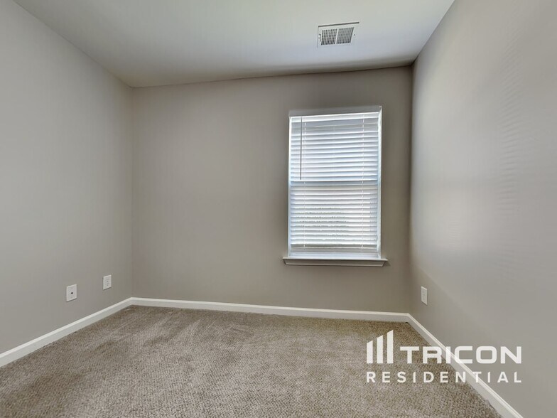 Building Photo - 316 Meadow Vista Ln