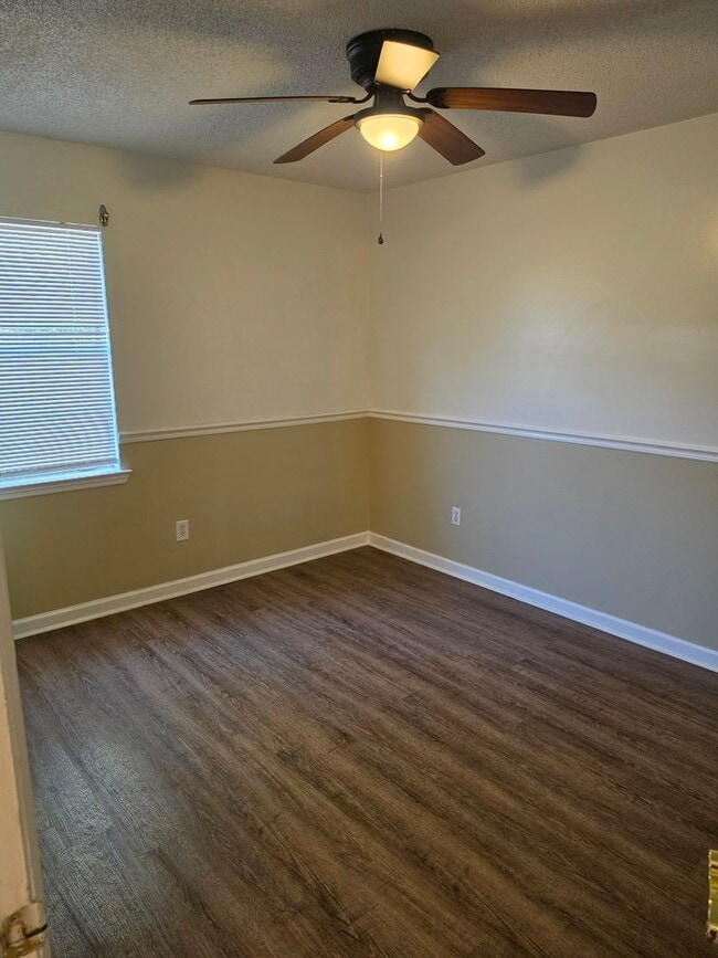 Building Photo - 620 Honey Ridge Ln
