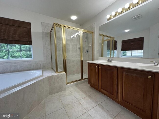 Building Photo - 43115 Forest Edge Square