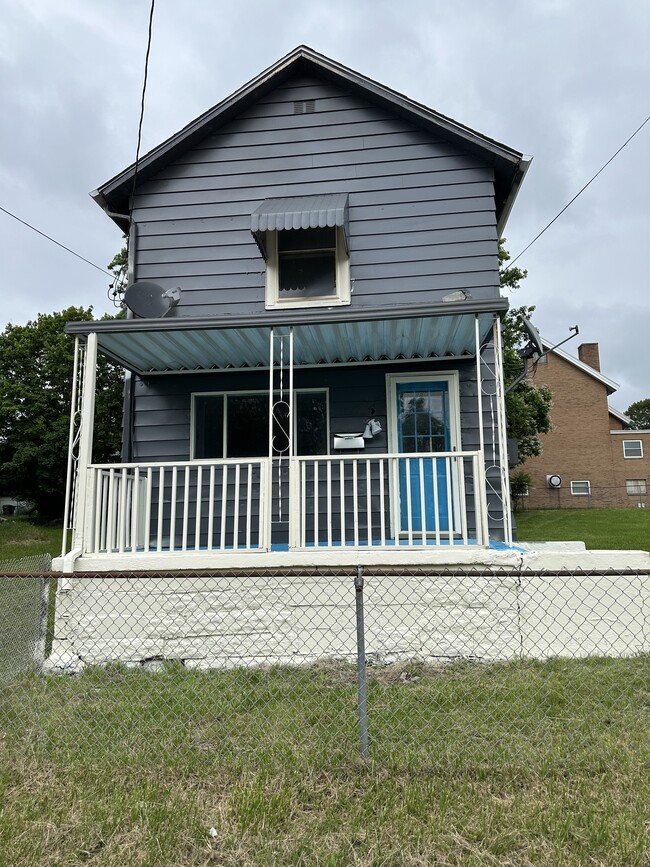 Building Photo - 1127 Wallis Ave