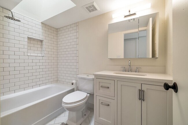 Building Photo - Updated 1 bed 1 Bath Scottsdale Ranch Condo - Available Now!