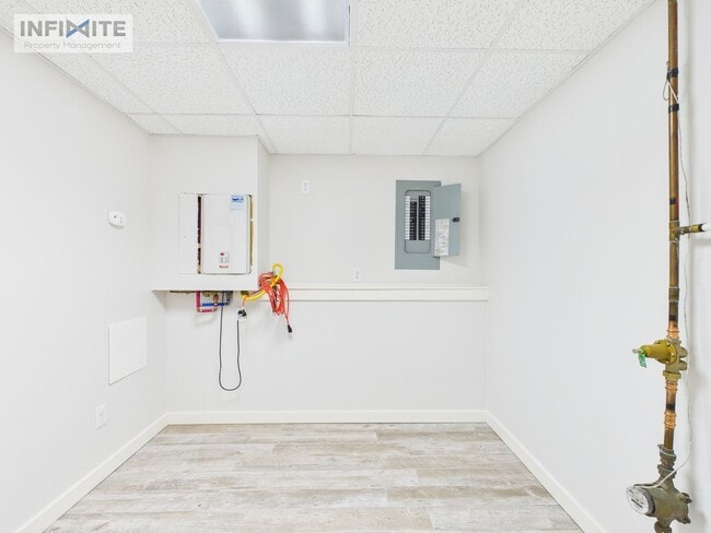 Building Photo - Great Four Bedroom! First Month Half Off!!