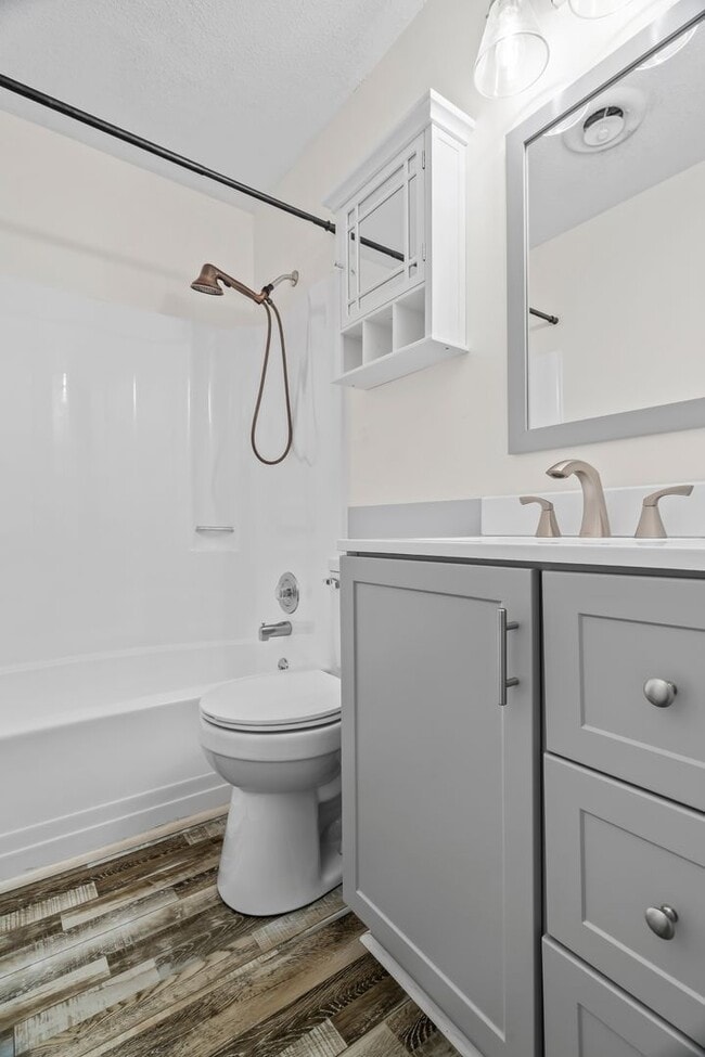 Building Photo - Charming 3BR with Fenced Yard