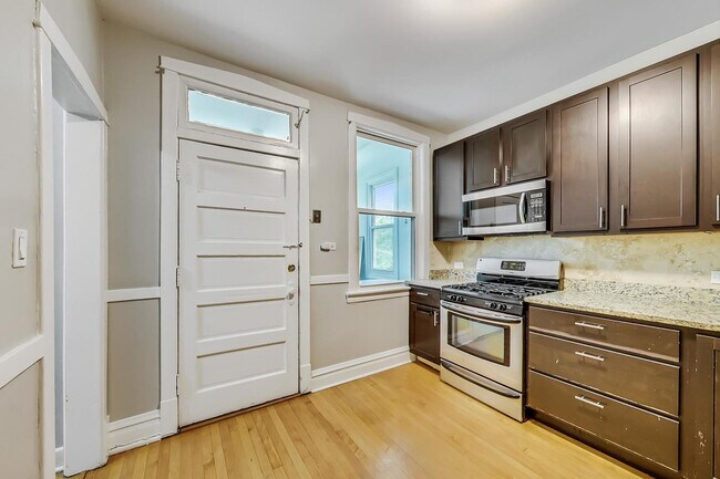 Building Photo - 2646 Ewing Ave