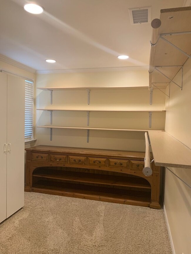 Building Photo - Gorgeous Two Story /Five Bedrooms in Burbank With Fantastic Views!!!