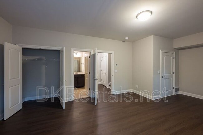 Building Photo - 921 Hickory Leaf Ct SE
