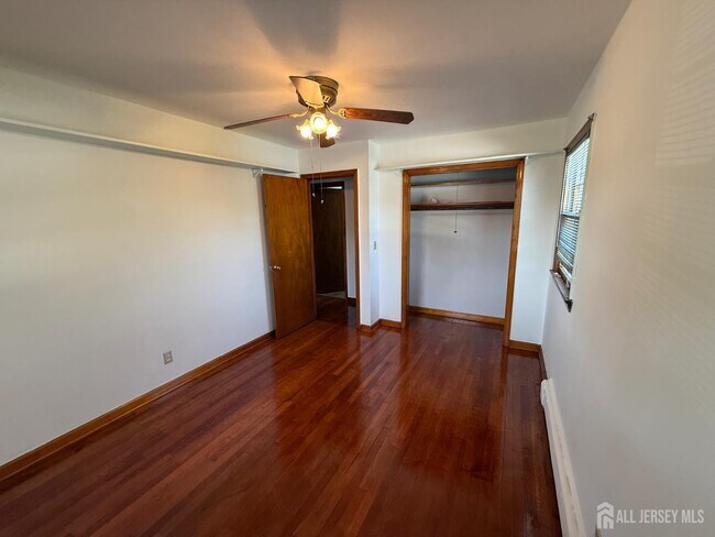 Building Photo - 304 Fairlamb Ave