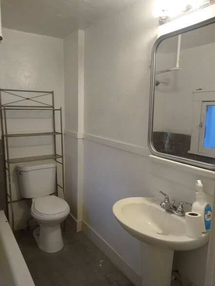 Building Photo - 2329 Van Buren Ave