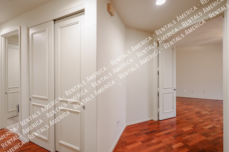 Building Photo - 7402 Hum Rd