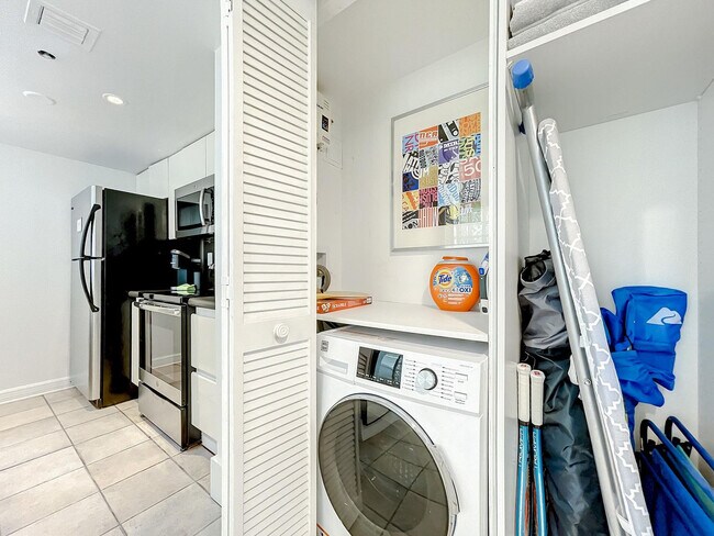 Building Photo - 825 Jimmy Buffett Mem Hwy