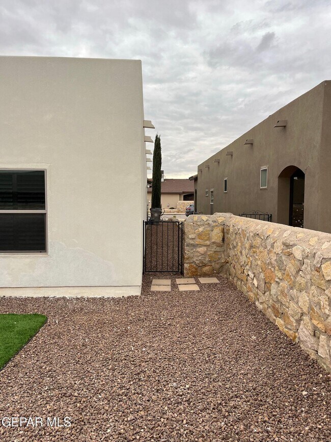 Building Photo - 13197 Hazy