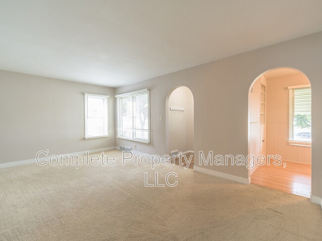 Building Photo - 1713 1st Ave NE
